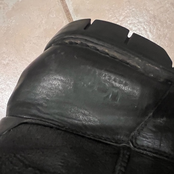 UGG Black Men's Boots - Picture 7 of 10